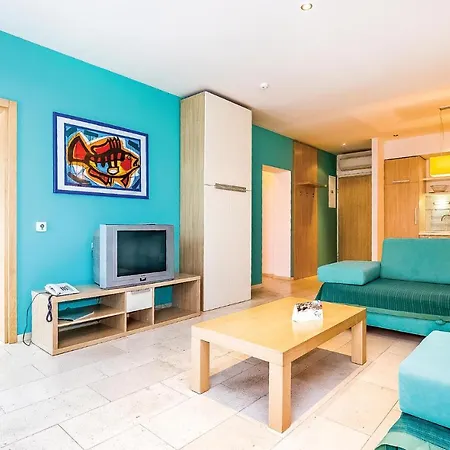 Beautiful In With Outdoor Swimming Pool, Wifi And Swimming Pool *