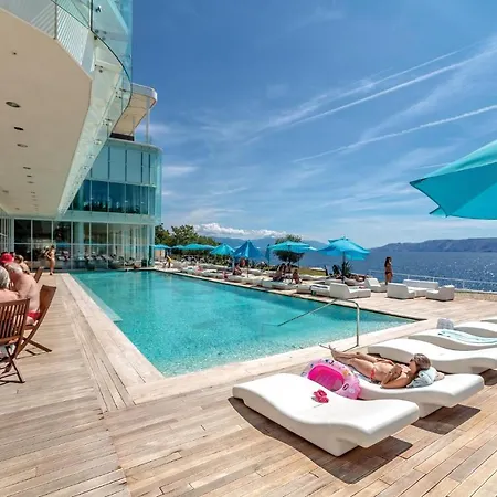 Apartment Beautiful In With Outdoor Swimming Pool, Wifi And Swimming Pool