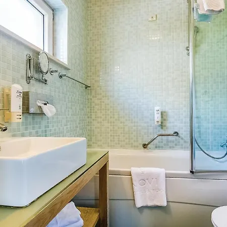 Beautiful In With Outdoor Swimming Pool, Wifi And Swimming Pool Apartment *