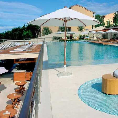 Beautiful In With Outdoor Swimming Pool, Wifi And Swimming Pool Apartment