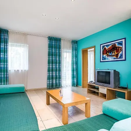 Beautiful In With Outdoor Swimming Pool, Wifi And Swimming Pool Apartment