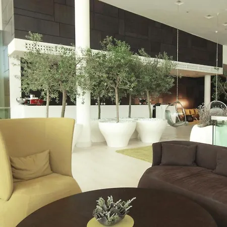 Beautiful In With Outdoor Swimming Pool, Wifi And Swimming Pool Apartment *