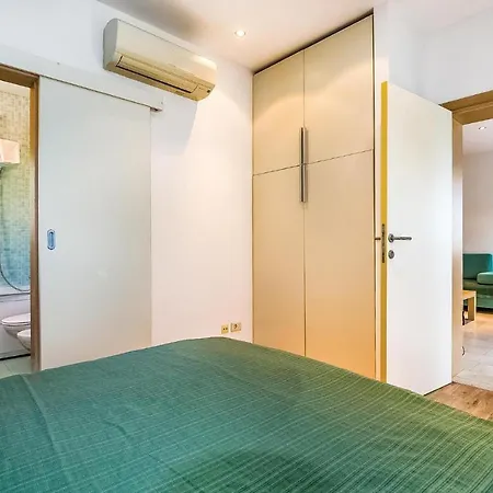 Beautiful In With Outdoor Swimming Pool, Wifi And Swimming Pool