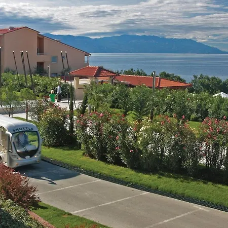 Beautiful In With Outdoor Swimming Pool, Wifi And Swimming Pool *