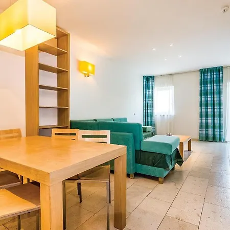 Beautiful In With Outdoor Swimming Pool, Wifi And Swimming Pool *