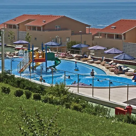Apartment Beautiful In With Outdoor Swimming Pool, Wifi And Swimming Pool