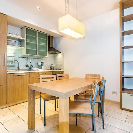 Beautiful In With Outdoor Swimming Pool, Wifi And Swimming Pool *