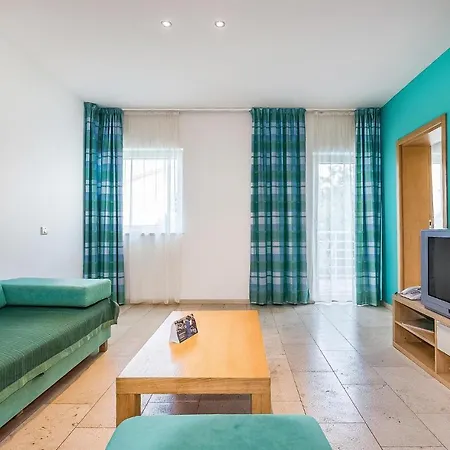 Beautiful In With Outdoor Swimming Pool, Wifi And Swimming Pool Apartment